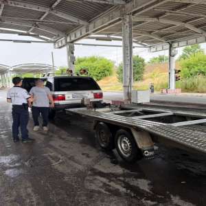 În tranzit internațional cu o remorcă neînmatriculată