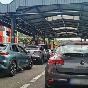 La volanului unui autoturism fără drept de circulaţie pe teritoriul României