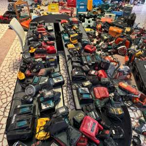 Echipamente de construcții în valoare de 40.000 euro, depistate într-un microbuz