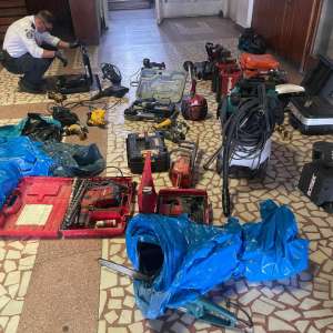 Echipamente de construcții în valoare de 40.000 euro, depistate într-un microbuz