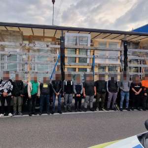 23 cetățeni străini fără drept de a călători în spațiul Schengen, depistați de polițiștii de frontieră de la Nădlac