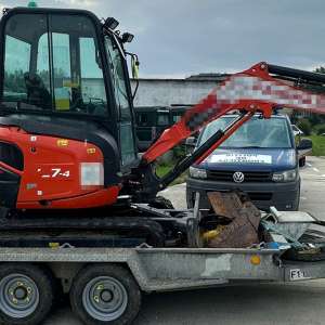 Trailer și utilaj, ambele căutate de autoritățile din Austria, descoperite de polițiștii de frontieră maramureșeni