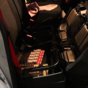 Aproximativ 46.000 țigarete ascunse, descoperite de polițiștii de frontieră doljeni