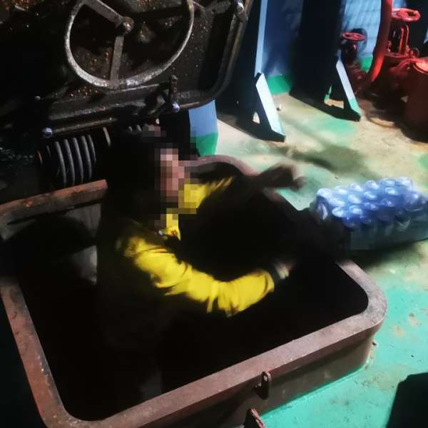 Aproximativ 15.000 de ţigarete și 200 de litri de băuturi alcoolice ascunse pe o navă, descoperite de polițiștii de frontieră tulceni