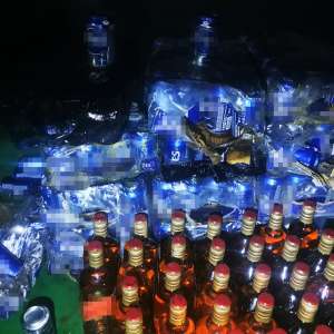 Aproximativ 15.000 de ţigarete și 200 de litri de băuturi alcoolice ascunse pe o navă, descoperite de polițiștii de frontieră tulceni