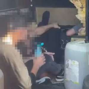 Doi bărbați arestați preventiv după ce au încercat să introducă ilegal în România cinci migranți ascunși într-un microbuz