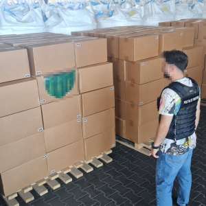 Peste 15 milioane de ţigarete, în valoare de aproximativ 4 milioane de euro, descoperite într-un container de către poliţiştii de frontieră