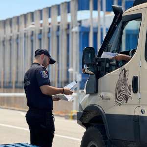 Șofer în baza unui permis de conducere fals