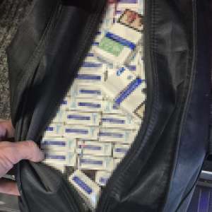 1.230 pachete cu țigări disimulate în bagajele personale ale unei femei, descoperite la PTF Siret