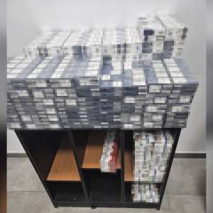 1.230 pachete cu țigări disimulate în bagajele personale ale unei femei, descoperite la PTF Siret