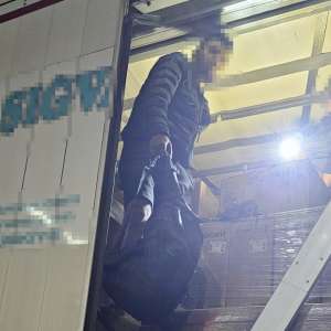 Cetățean turc descoperit ascuns într-un autocamion, în urma unui control efectuat la frontiera cu Bulgaria