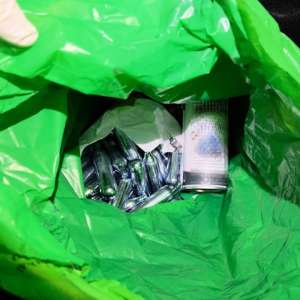 Armă neletală și muniție aferentă, fără documente justificative, descoperite la intrarea în țară