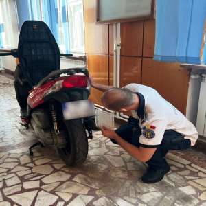 Motoscuter furat din Spania, descoperit la Albiţa