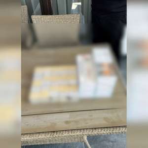 Percheziții în județele Mehedinți și Dolj: Mii de pachete de țigări și sume importante de bani ridicate de autorități
