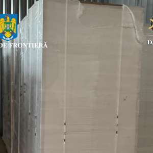 Fabrică de țigări clandestină descoperită de polițiștii de frontieră