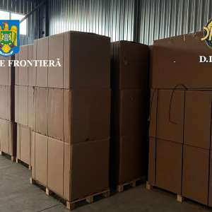 Fabrică de țigări clandestină descoperită de polițiștii de frontieră