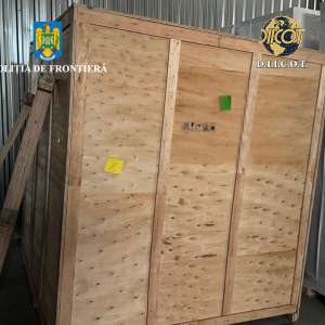 Fabrică de țigări clandestină descoperită de polițiștii de frontieră