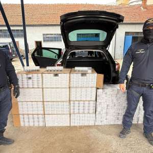 Țigări în valoare de 145.000 de lei, descoperite în mașina unui cetățean maghiar