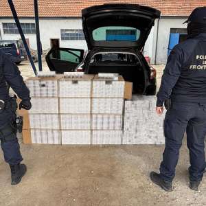 Țigări în valoare de 145.000 de lei, descoperite în mașina unui cetățean maghiar