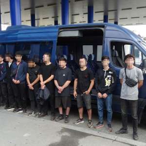 Tentativă de trecere ilegală a frontierei, oprită la Calafat - 17 migranți depistați și un șofer slovac