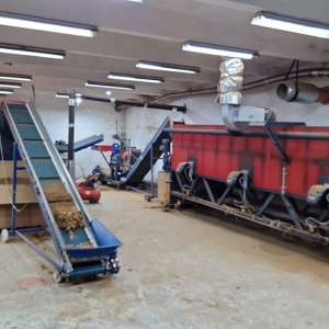 Nouă inculpați care făceau parte din grupul infracțional organizat specializat în fabricarea ilegală a țigărilor, reținuți