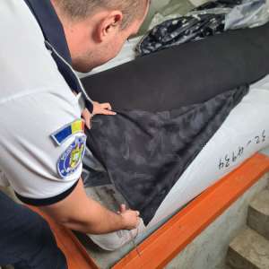 Bunuri în valoare de peste 1 milion de euro, susceptibile a fi contrafăcute, descoperite de poliţiştii de frontieră din cadrul Gărzii de Coastă