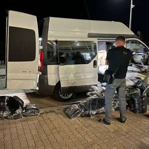 Bunuri în valoare de peste 1 milion de euro, susceptibile a fi contrafăcute, descoperite de poliţiştii de frontieră din cadrul Gărzii de Coastă