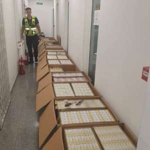 Aproximativ 20.000 de pachete cu țigări, în valoare de 585.000 de lei, descoperite de polițiștii de frontieră constănțeni