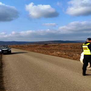 Depistat la volan, deşi avea dreptul de a conduce anulat