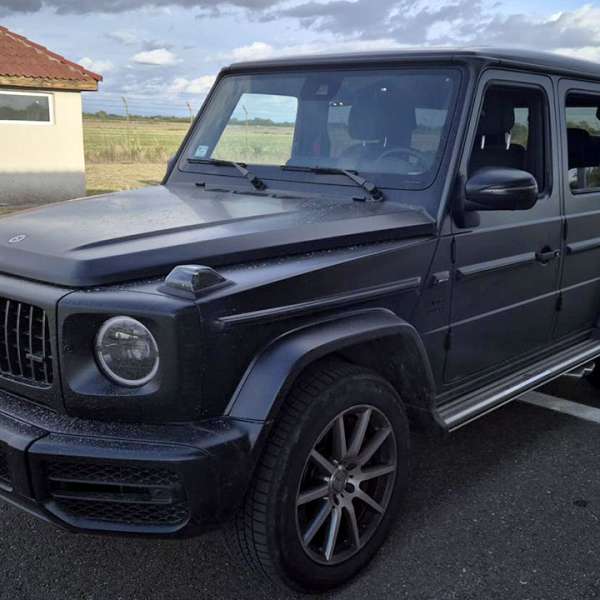 Două autoturisme, estimate la o valoare de peste 215.000 de euro, căutate internațional, descoperite la frontiera de vest