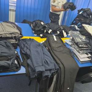 Bunuri contrafăcute în valoare de  aproximativ 800.000 de lei, oprite de la comercializare de polițiștii de frontieră