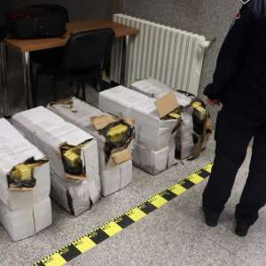 Țigarete în valoare de 58.000 lei confiscate la frontiera de nord