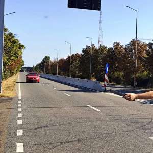 Vasluian fără permis depistat in trafic la volanul unui autoturism cu număr fals