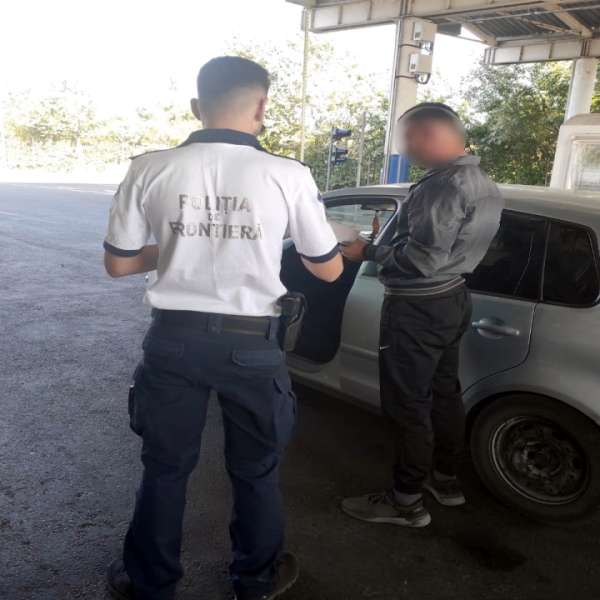 A mințit că nu va conduce în România, dar a fost prins la volan la intrarea în țară