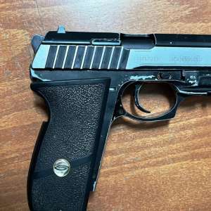 Armă neletală și munițiile aferente ascunse într-o cutie de parfum descoperite în PTF Oancea