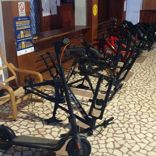 Biciclete și o trotinetă electrică fără acte de proveniență, estimate la aproximativ 165.000 de lei, descoperite de polițiștii de frontieră