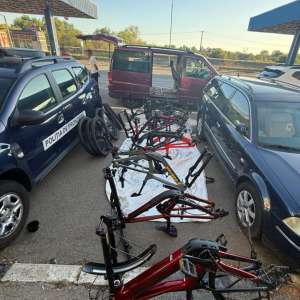 Biciclete și o trotinetă electrică fără acte de proveniență, estimate la aproximativ 165.000 de lei, descoperite de polițiștii de frontieră