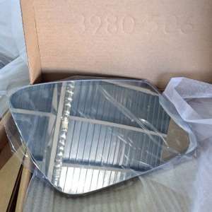 Peste 1100 de oglinzi auto susceptibile a fi contrafăcute, evaluate la aproximativ 60.000 lei, descoperite de polițiștii de frontieră constănțeni