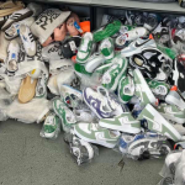 Mărfuri contrafăcute descoperite de polițiștii de frontieră giurgiuveni – transport ilicit pe ruta Turcia–România