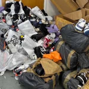 Produse susceptibile a fi contrafăcute, în valoare de peste 400.000 de lei, depistate de polițiștii de frontieră giurgiuveni