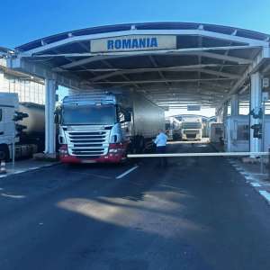 A crezut că poate trece frontiera cu o poliță de asigurare tip carte verde falsă