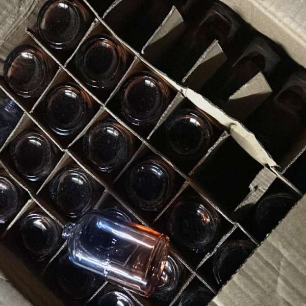 Contrabandă cu ambalaje de lux: tentativă de introducere pe piață neagră a parfumurilor contrafăcute dejucată la Racovăț