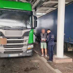 Permis de conducere fals descoperit asupra unui cetățean moldovean