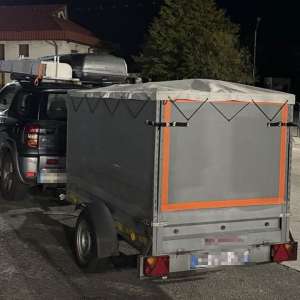 Remorci cu numere de înmatriculare false, depistate la controlul de frontieră