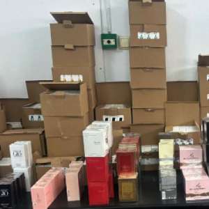 Produse susceptibile a fi contrafăcute, în valoare de peste 700.000 de lei, depistate de polițiștii de frontieră giurgiuveni