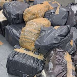 Produse susceptibile a fi contrafăcute, în valoare de peste 700.000 de lei, depistate de polițiștii de frontieră giurgiuveni