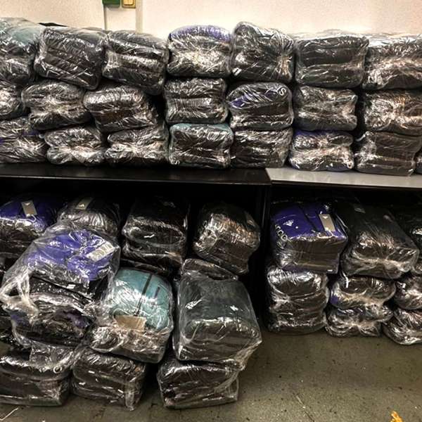 Produse susceptibile a fi contrafăcute, estimate la aproape 300.000 lei, depistate de polițiștii de frontieră giurgiuveni