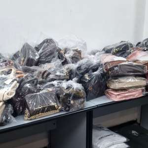 Produse susceptibile a fi contrafăcute, estimate la aproape 300.000 lei, depistate de polițiștii de frontieră giurgiuveni