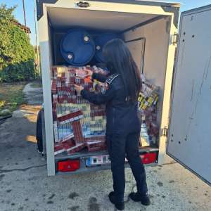 Peste 150.000 de țigarete ascunse într-o remorcă, în spatele unui perete dublu, descoperite în PTF Valcani