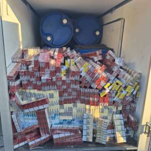 Peste 150.000 de țigarete ascunse într-o remorcă, în spatele unui perete dublu, descoperite în PTF Valcani